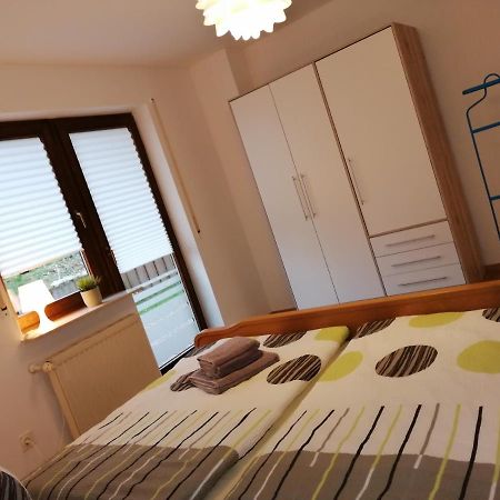 Ebenerdige Ferienwohnung Mit Grosser Terrasse In Der Naehe Des Waldes, Zum Wohlfuehlen Schoneck Exterior foto