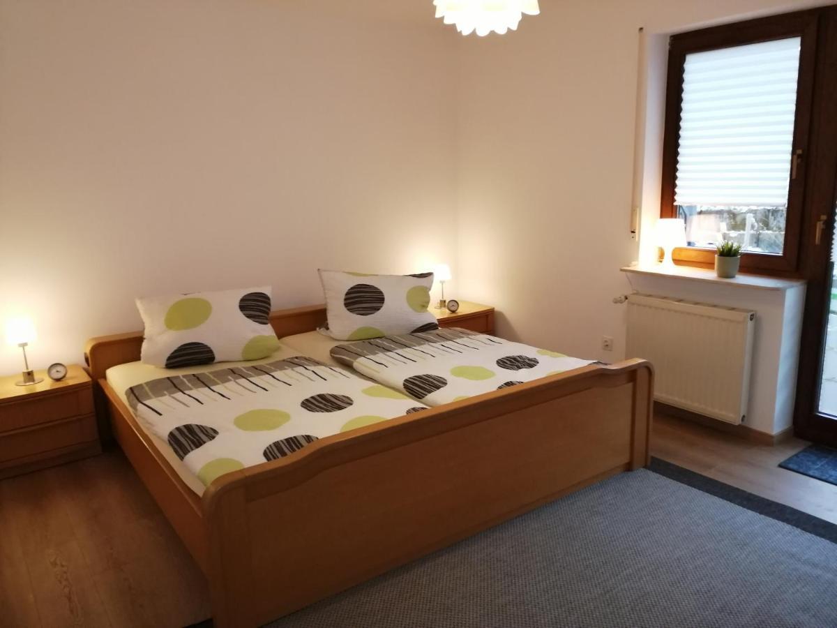 Ebenerdige Ferienwohnung Mit Grosser Terrasse In Der Naehe Des Waldes, Zum Wohlfuehlen Schoneck Exterior foto